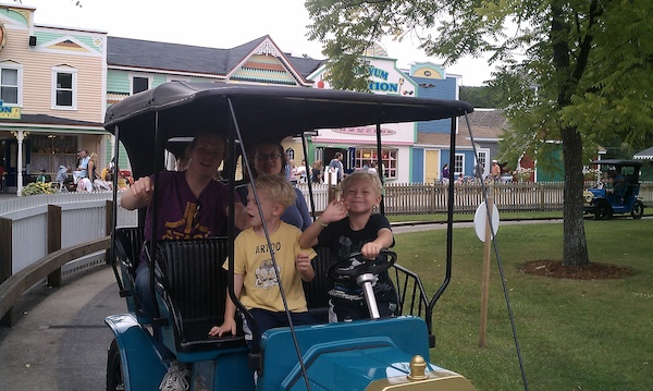 Ben, Xine, Cole and Tim driving (08-21-2010 15:51)