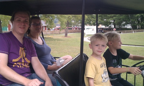 Ben, Xine, Cole and Tim driving (08-21-2010 15:51)