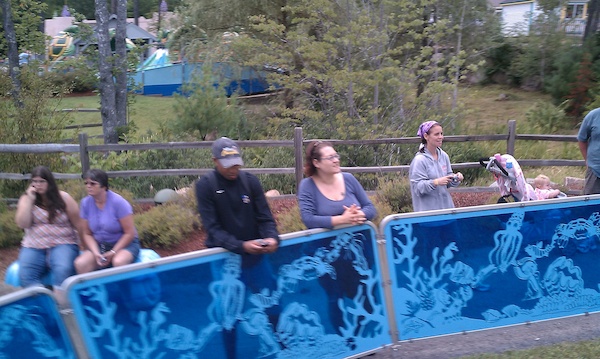 Xine watching the fish (08-21-2010 17:08)