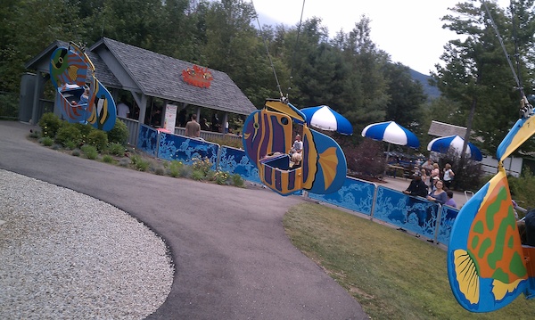 Tim flying the fish with Xine watching (08-21-2010 17:08)