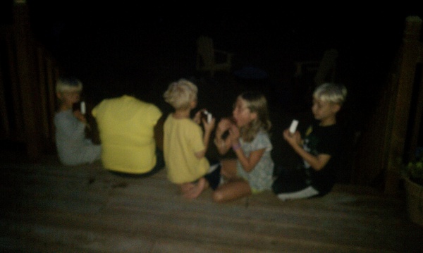 Solomon, Yazzi, Cole, Linea and Tim eating ice cream (08-21-2010 20:04)