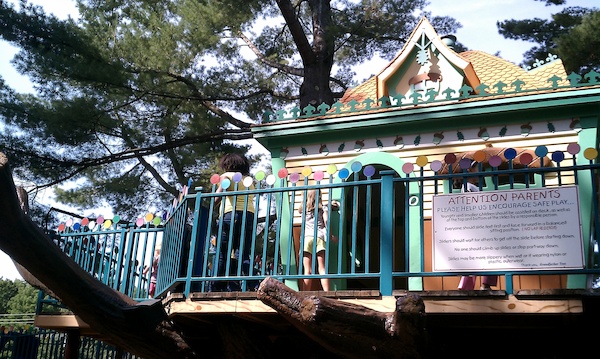 Yazzi and Linnea in a treehouse (08-21-2010 10:11)