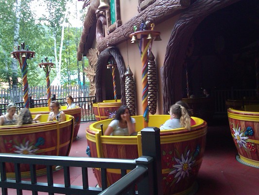 Ben, Xine, Cole and Tim in a clockenspiel (08-23-2010 07:49)