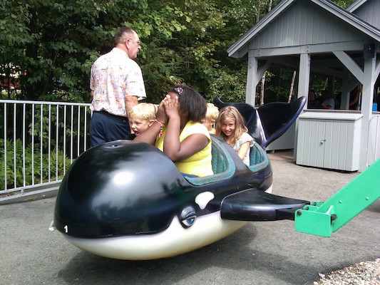 Tim, Yazzi, Solomon and Linnea in a whale (08-23-2010 07:49)