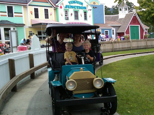 Ben, Xine, Cole and Tim driving (08-23-2010 07:49)