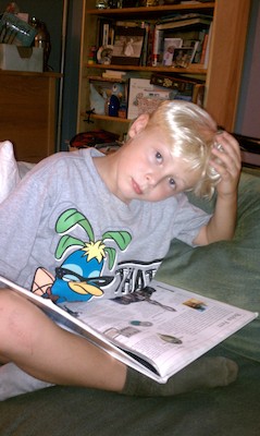 Tim reading about Star Wars (09-07-2010 19:33)