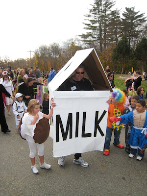 Jim and Olivia parading (10-29-2010 13:58)