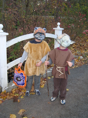 Tim and Cole trick or treating (10-31-2010 17:18)