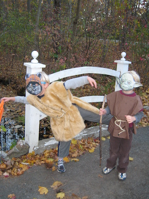 Tim and Cole trick or treating (10-31-2010 17:18)