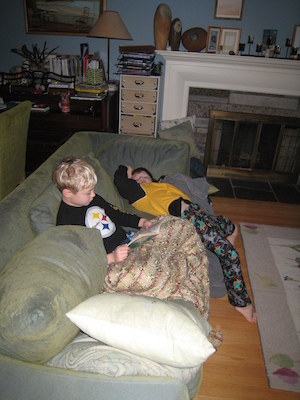 Tim reading to Cole (02-05-2011 07:03)