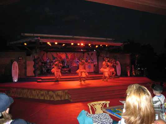 Dancers at the luau (02-26-2011 18:44)
