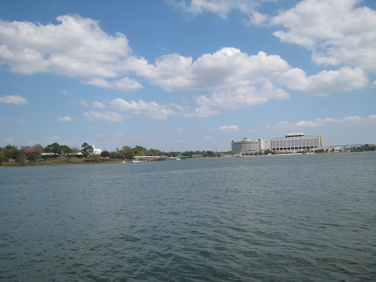 On the ferry from the MK to Polynesian (02-27-2011 13:04)
