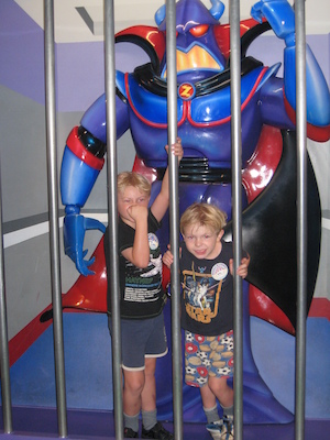 Tim and Cole locked up with Zurg (02-27-2011 17:05)