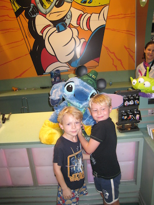 Cole and Tim with an Irish Stitch (02-27-2011 17:58)