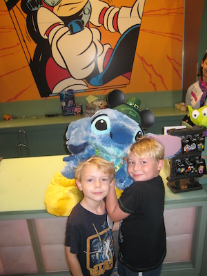 Cole and Tim with an Irish Stitch (02-27-2011 17:58)