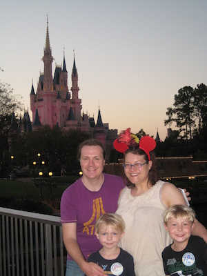 Ben, Xine, Cole and Tim in front of the castle at the MK (02-27-2011 18:27)