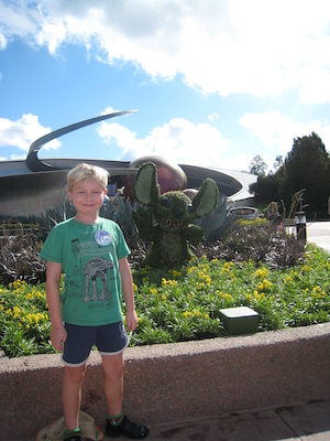 Tim and a verdant Stitch (02-28-2011 09:59)