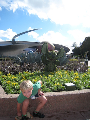 Tim and a verdant Stitch (02-28-2011 09:59)