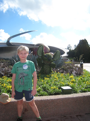 Tim and a verdant Stitch (02-28-2011 09:59)