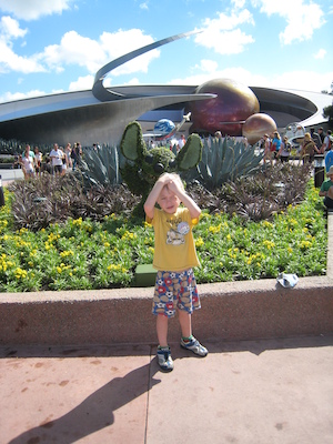 Cole and a verdant Stitch (02-28-2011 10:35)