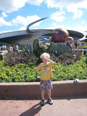 Cole and a verdant Stitch (02-28-2011 10:35)