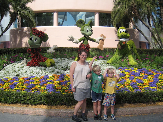 Xine, Tim and Cole with verdant Mickey, Minnie and Pluto (02-28-2011 13:50)