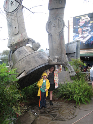 Tim and Xine being crushed by an AT-AT (03-01-2011 09:24)