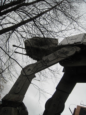 Tim and Xine being crushed by an AT-AT (03-01-2011 09:24)