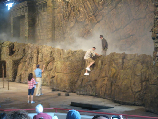 Indiana Jones Stunt show (03-01-2011 11:36)