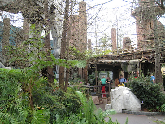 Tim, Xine and Cole at the Ewok village (03-01-2011 12:12)