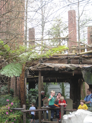 Tim, Xine and Cole at the Ewok village (03-01-2011 12:12)