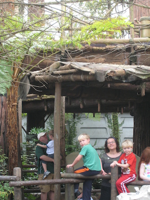 Tim, Xine and Cole at the Ewok village (03-01-2011 12:13)