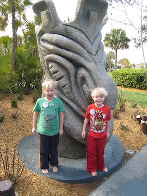 Tim and Cole with the Tiki (03-01-2011 16:16)