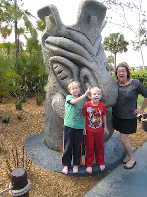 Tim, Cole and Xine with the Tiki (03-01-2011 16:17)