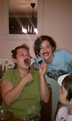 Xine, Cole and the Baers wear chocolate moustaches (09-08-2010 18:30)