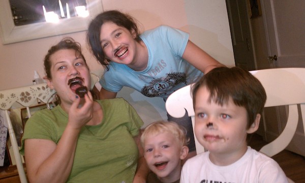 Xine, Cole and the Baers wear chocolate moustaches (09-08-2010 18:31)
