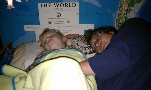 Cole and Xine sleeping (09-09-2010 21:49)