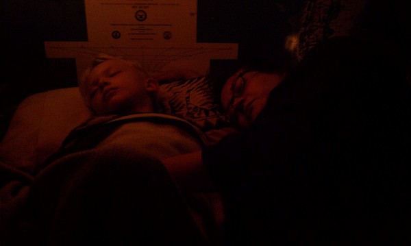Cole and Xine sleeping (09-09-2010 21:49)