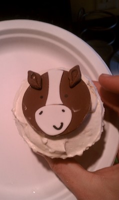 Cow cupcake (10-16-2010 16:42)