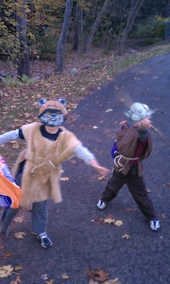 Yoda Cole and Ewok Tim (10-31-2010 17:37)