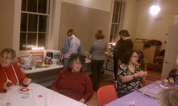 Cole and Xine at crafternoon (11-19-2010 16:59)