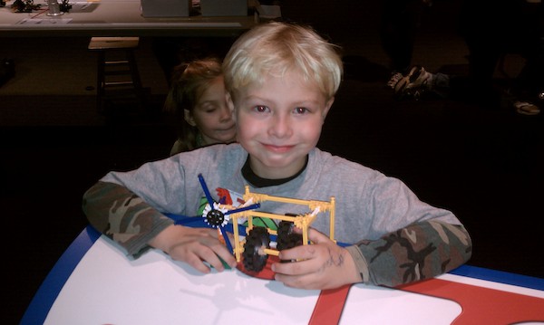 Tim and his Kinnex construction at the MoS (11-26-2010 13:54)