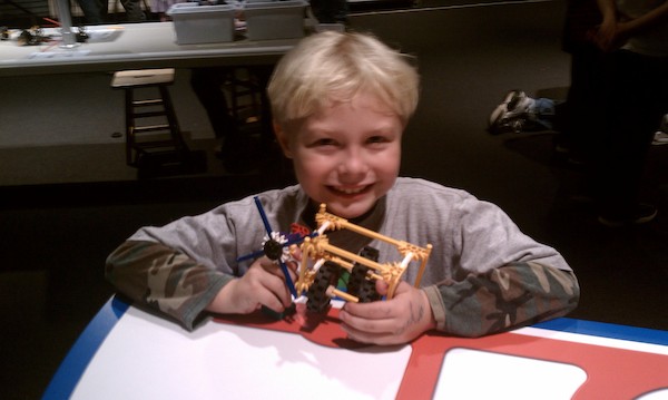 Tim and his Kinnex construction at the MoS (11-26-2010 13:54)