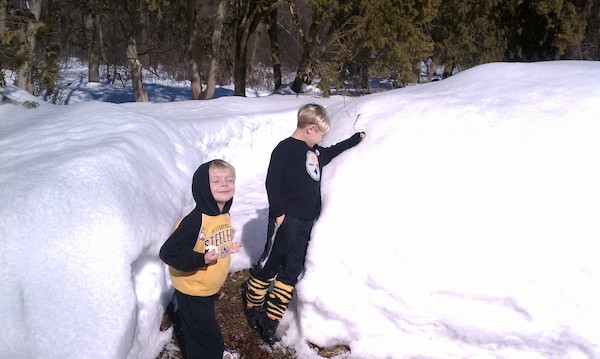 Cole and Tim and The Great Snow (02-06-2011 12:26)