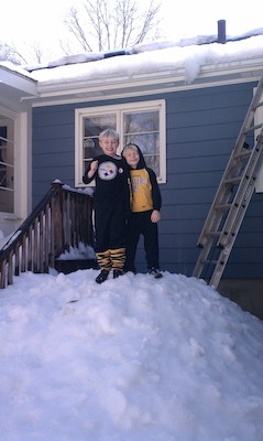 Cole and Tim and The Great Snow (02-06-2011 12:27)
