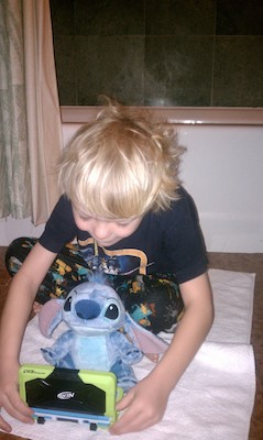 Cole and Stitch play DS (02-28-2011 06:32)