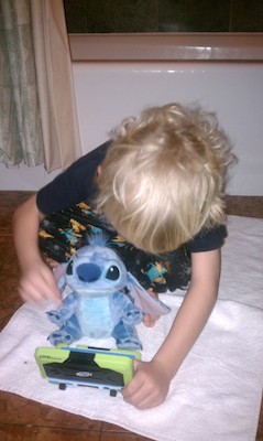 Cole and Stitch play DS (02-28-2011 06:32)