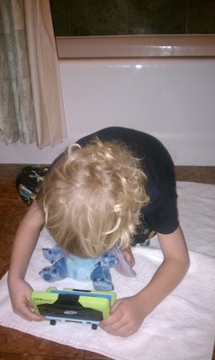 Cole and Stitch play DS (02-28-2011 06:32)