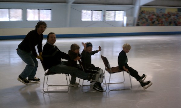 Shawn pushing Ben, Solomon, Tim and Cole (03-06-2011 13:50)