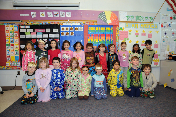 Cole's Kindergarten Pajama party (02-15-2011 16:16)